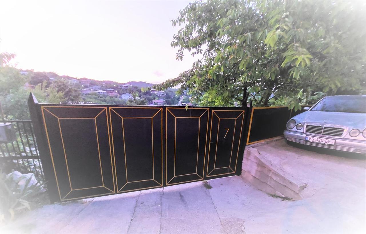 Apartment Beso Кутаїсі Екстер'єр фото